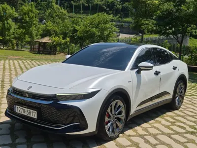 Toyota Crown · 2024 год