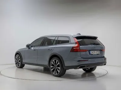 Volvo V60 2022, 36792 км, за 36000000 KRW
