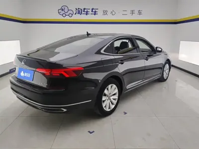 Volkswagen Passat 2021, 70900 км, за 98000 CNY