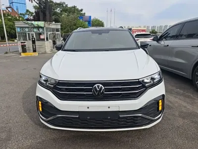 Volkswagen T-Roc 2023, 81800 км, за 89700 CNY