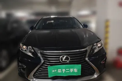 Lexus ES 2015, 130200 км, за 100046.87 CNY