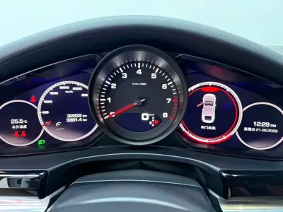 Porsche Panamera 2021, 32000 км, за 588000 CNY