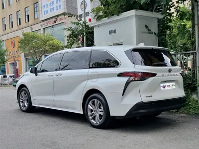 Toyota Sienna 2024, 8000 км, за 218000 CNY