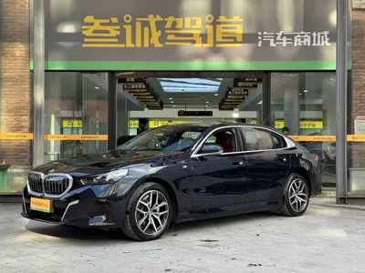 BMW i5 · 2025 год