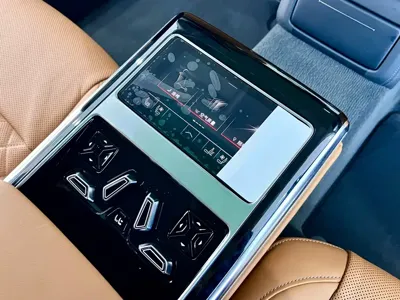 Audi A8 2025, 9000 км, за 700300 CNY - фото 20