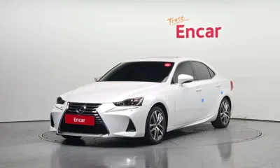 Lexus IS · 2017 год