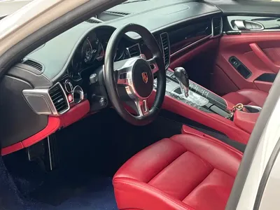 Porsche Panamera 2015, 110000 км, за 178000 CNY