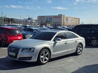 Audi A8 · 2011 год