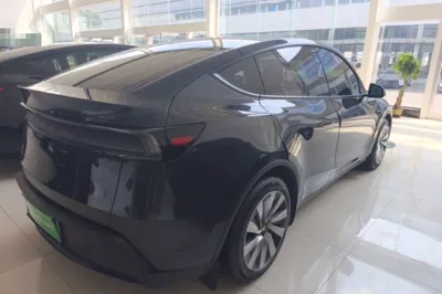 Tesla Model Y 2025, 17700 км, за 279852 CNY - фото 6