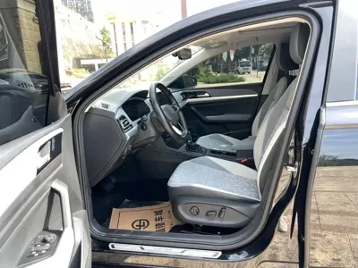 Volkswagen Lavida 2023, 29000 км, за 99000 CNY