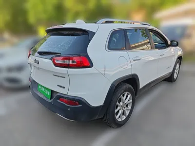 Jeep Cherokee 2016, 71400 км, за 41263.35 CNY - фото 8