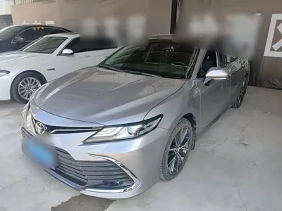Toyota Camry · 2023 год