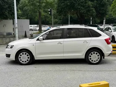 Skoda Rapid Spaceback 2016, 80000 км, за 22799 CNY