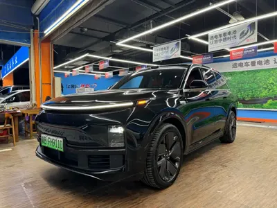 Li Auto Li L8 · 2025 год