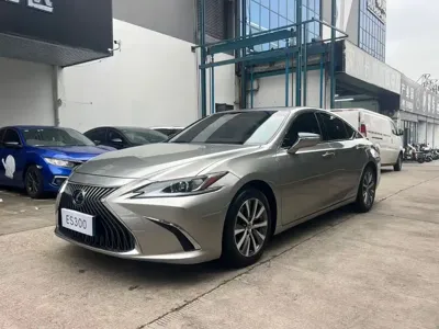 Lexus ES · 2020 год