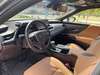 Lexus ES 2021, 69900 км, за 161100 CNY
