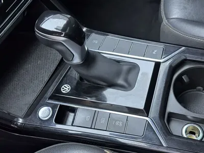 Volkswagen Passat 2021, 86000 км, за 90800 CNY