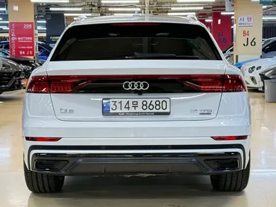 Audi Q8 2022, 12100 км, за 78000000 KRW