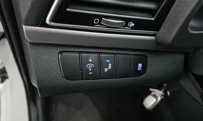 Hyundai Avante 2017, 138143 км, за 8300000 KRW - фото 18