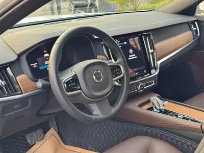 Volvo S90 2023, 30000 км, за 160700 CNY - фото 8