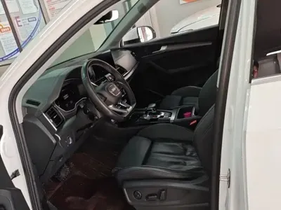 Audi Q5L 2023, 75000 км, за 185000 CNY