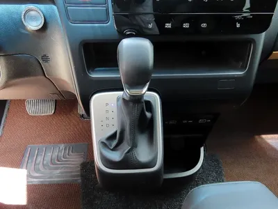 Hyundai Staria 2022, 49556 км, за 31000000 KRW - фото 9