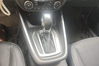 Ford Escort 2017, 64000 км, за 36838.2 CNY - фото 11