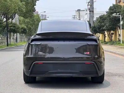 Tesla Model Y 2025, 18000 км, за 257800 CNY - фото 10