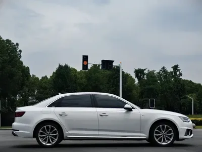 Audi A4L 2020, 110000 км, за 93800 CNY
