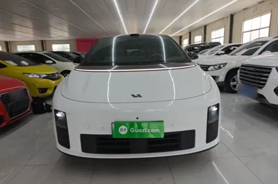 Li Auto Li Auto i6 2025, 13300 км, за 245631.02 CNY