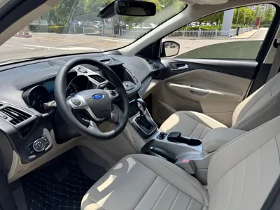 Ford Kuga 2015, 100000 км, за 25800 CNY