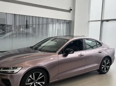 Volvo S60 2024, 12000 км, за 169899 CNY