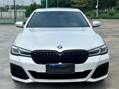 BMW 5 Series 2022, 30000 км, за 229800 CNY