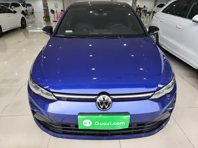 Volkswagen Golf 2021, 76100 км, за 109386.12 CNY