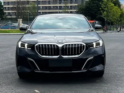 BMW 5 Series 2025, 22000 км, за 278800 CNY