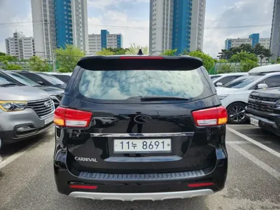 Kia Canival 2016, 194969 км, за 9500000 KRW