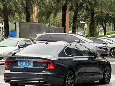 Volvo S60 2021, 130000 км, за 92800 CNY