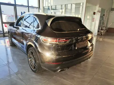 Porsche Cayenne Hybrid 2020, 95900 км, за 298000 CNY