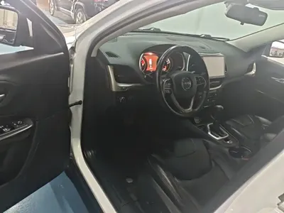 Jeep Cherokee 2018, 70200 км, за 41100 CNY - фото 16