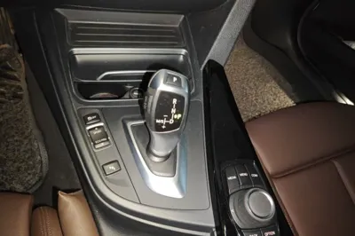 BMW 3 Series 2018, 50800 км, за 101996.73 CNY - фото 11