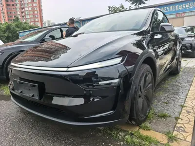 Tesla Model Y 2026, 300 км, за 245000 CNY - фото 3