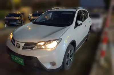 Toyota RAV4 2015, 97400 км, за 48625.87 CNY - фото 1