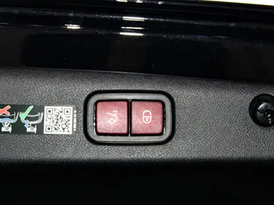 Mercedes-Benz E-Class 2025, 12000 км, за 349799 CNY - фото 30
