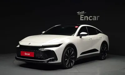 Toyota Crown · 2023 год