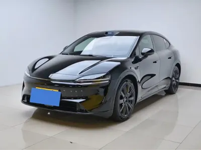 智界 Zhijie R7 · 2025 год