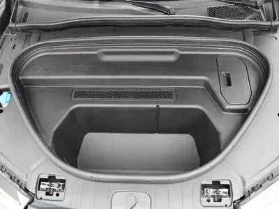Audi 奥迪Q6L e-tron 2025, 5600 км, за 256000 CNY - фото 20