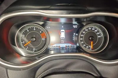 Jeep Cherokee 2016, 77100 км, за 47246.29 CNY - фото 8