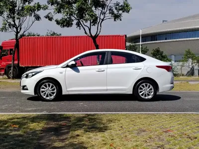 Hyundai Verna 2017, 86000 км, за 23800 CNY