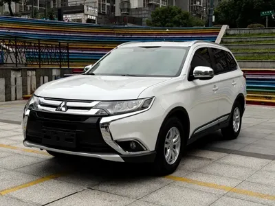 Mitsubishi Outlander (Import) · 2016 год