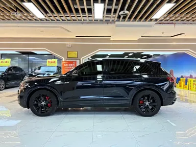Volkswagen Touareg 2020, 59000 км, за 242800 CNY